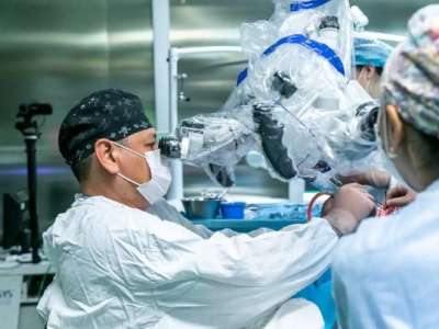 Астаналық дәрігерлер бес айлық сәбиге күрделі ота жасап, миынан ісікті алып тастады