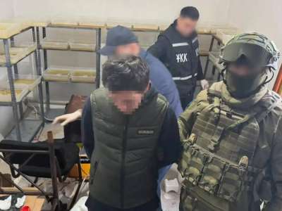 ҰҚК Алматыда синтетикалық есірткі шығаратын астыртын зертхананы анықтады