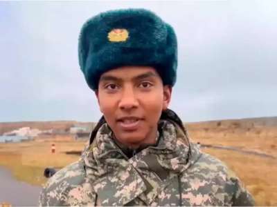 Қазақша сөйлеп, әскерде борышын өтеп жүрген араб жігіт көпшілікті тәнті етті