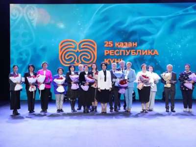 Республика күні қарсаңында еліміздің үздік дәрігерлері марапатталды