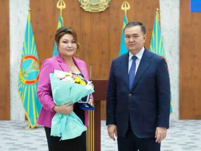 Мәслихат депутаттары жоғары мемлекеттік марапаттарға ие болды