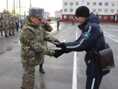 Елордада есірткі таратушыларды ұстаған сарбаздар марапатталды