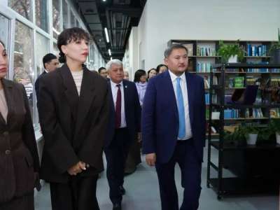 Саясат Нұрбек «Тіл-Қазына» орталығының жаңартылған ғимаратымен танысты