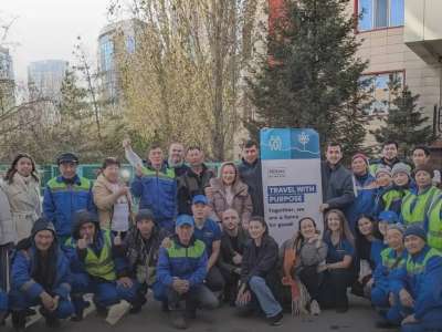 Меценаттар коммуналдық қызметкерлерге түскі ас, тәттілер мен ыстық шай таратты