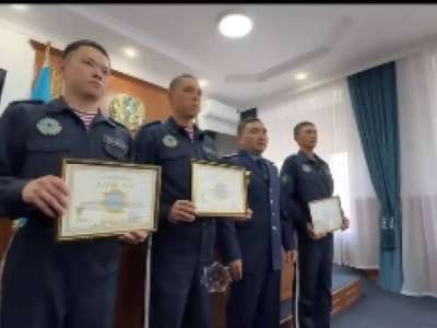 Елордада жас қызды құтқарған Ұлттық ұлан сарбаздары марапатталды