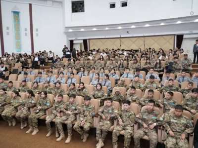 Астаналық жас сарбаздар әскери фильм тамашалады