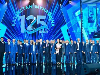 Олжас Бектенов мұнай-газ саласының қызметкерлерін марапаттады