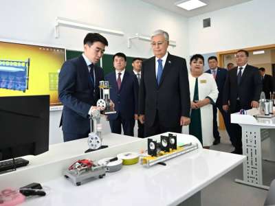 Қасым-Жомарт Тоқаев Астанадағы бірқатар жаңа мектепті аралап көрді