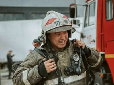 Бірнеше адамның өмірін аман алып қалған астаналық өрт сөндіруші