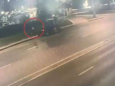 Елордада мас адам көшеде тұрған тракторды айдап кетті (ВИДЕО)