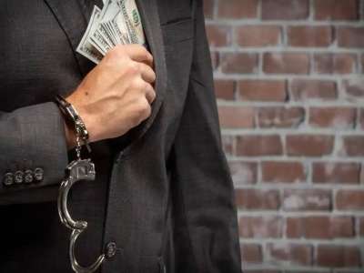 Мұнай өнімдерінің заңсыз айналымы үшін күдікті Біріккен Араб Әмірліктерінен экстрадицияланды