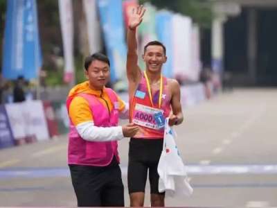 Шыңжаңдық этникалық қазақ жартылай марафонда рекорд жаңартты