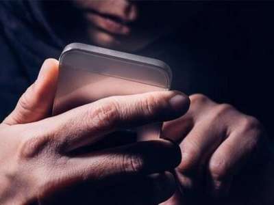 Киберполицейлер астаналық 87 жастағы қарияға ұрланған 39 млн теңгесін қайтарып берді