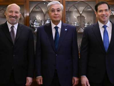 Президент АҚШ Мемлекеттік хатшысымен және Ақ үй Әкімшілігінің басқа да өкілдерімен кездесті