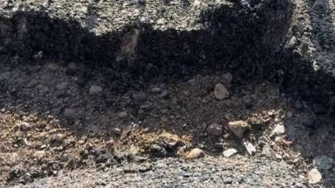 Абай облысында әкім сапасыз салынған асфальтты қопарып, жұмысты тоқтатты