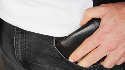 Бірге тұратын адамның ұйықтауын күткен: Астанада көршісінің ақшасын ұрлаған күдікті қолға түсті