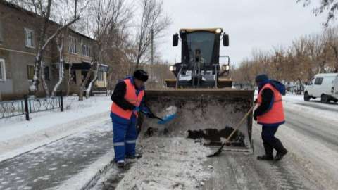 Астанада 2 800-ден астам жұмысшы қар тазалауға шықты