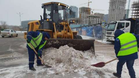 Елордада 2800-ден астам жұмысшы қар тазалауға шықты