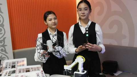 Астаналық мектепте оқушылар алақан арқылы төлем жасайды