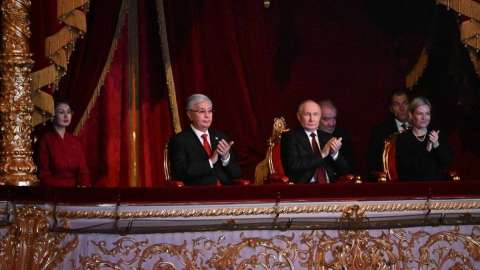 Қасым-Жомарт Тоқаев пен Владимир Путин гала-концертті тамашалады