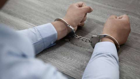 Ақтөбеде азаматтардың 100 млн теңгесін жымқырған күдікті ұсталды