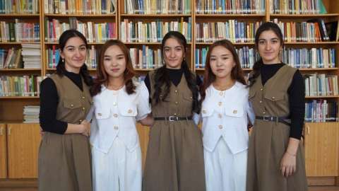 Әзербайжандық үшем мен қырғызстандық егіздер қазақ тілін үйреніп жүр (ВИДЕО)