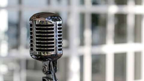 Астанадағы StandupAstana әзіл кешінің соңы дауға ұласты